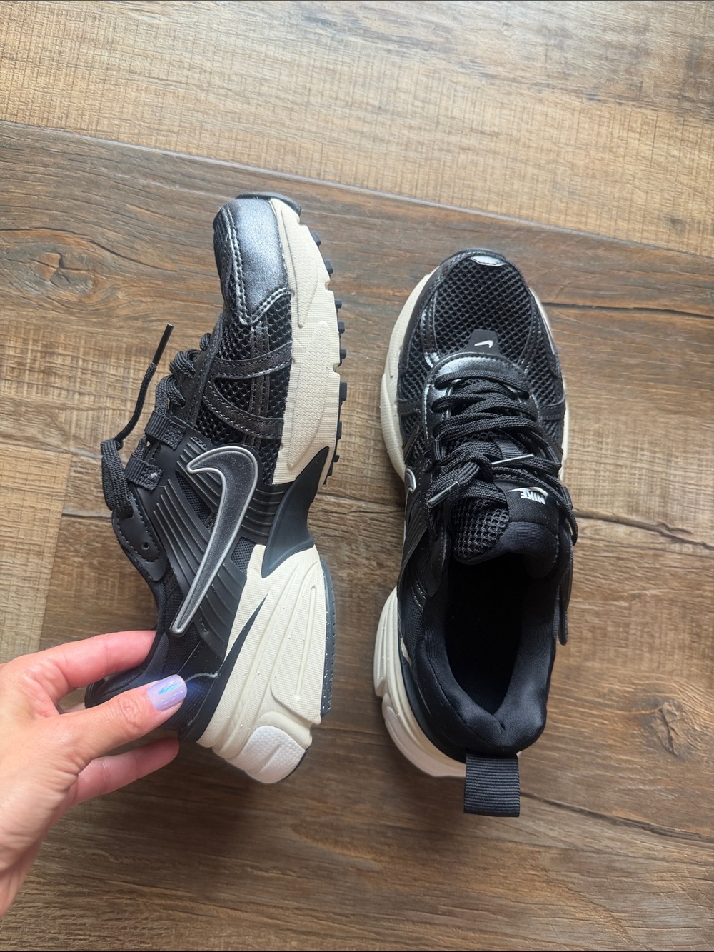 Nike Black & Cream Athletic Sneakers V2K